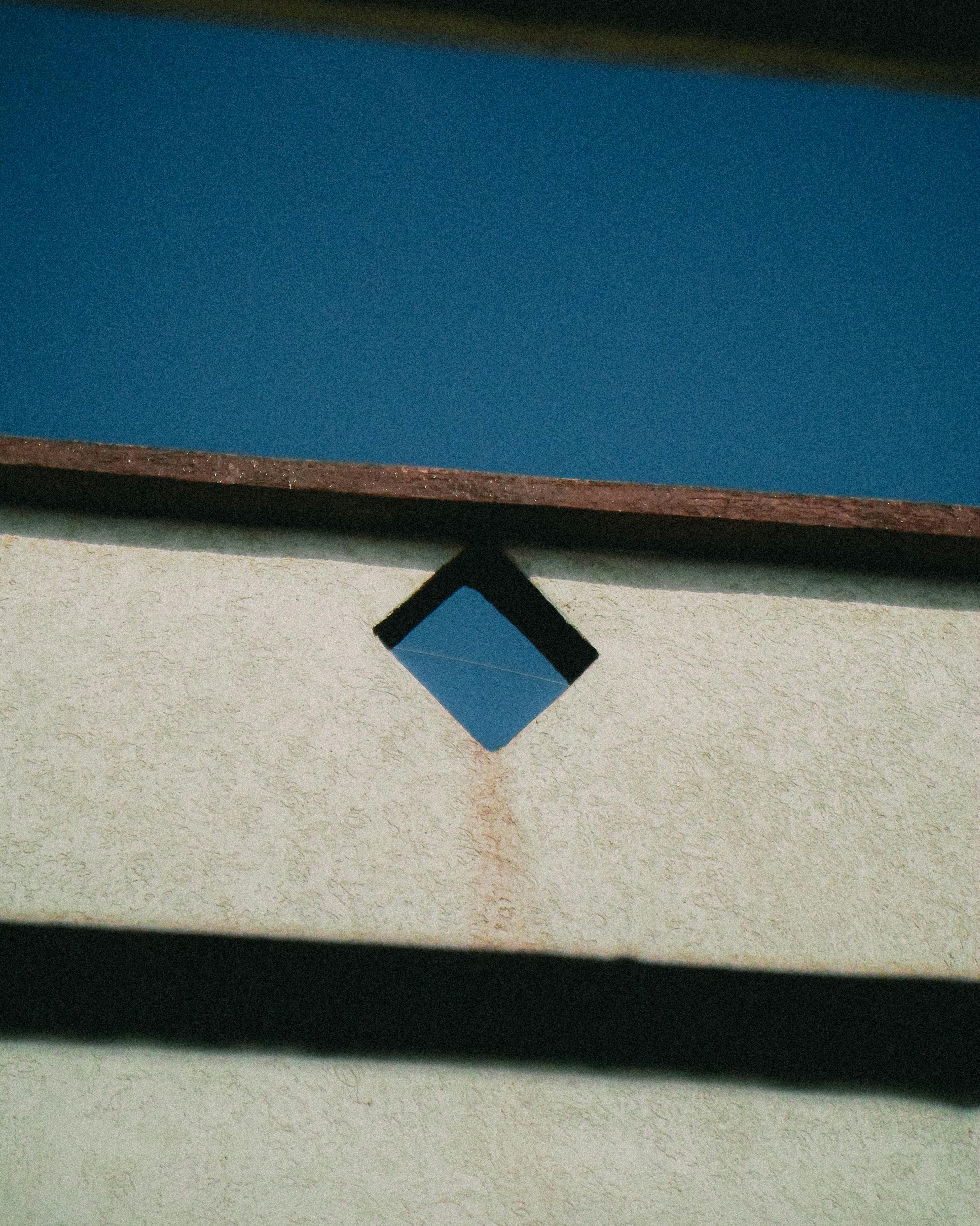 Zadarmo Minimalistická marocká architektúra s geometrickými tvarmi a modrou oblohou. Fotka z fotobanky