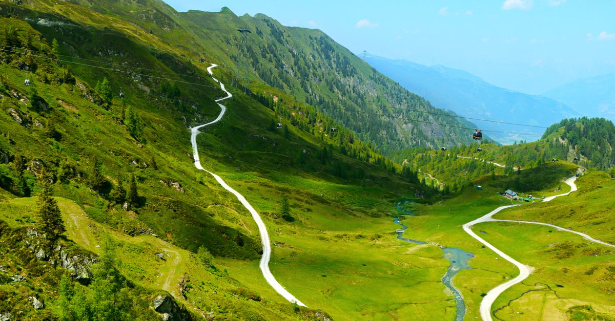 Discover the picturesque hiking trails and lush greenery in Salzburg, Austria's alpine paradise.