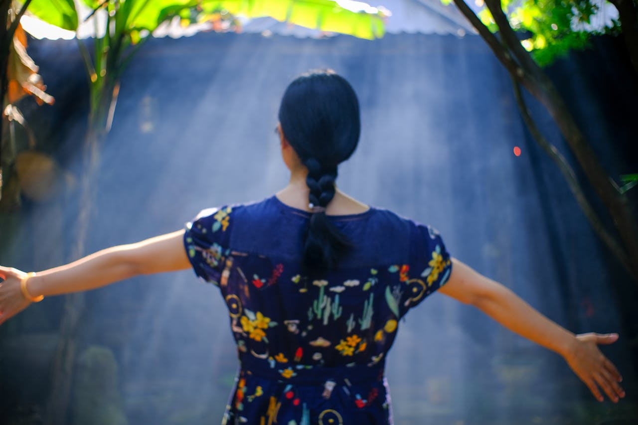 Viết bài văn nghị luận suy nghĩ về những tấm gương vượt lên số phận của chính mình