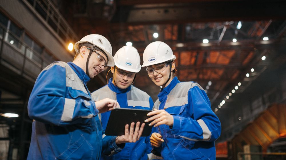 Professionals during a technical comparison within an establishment