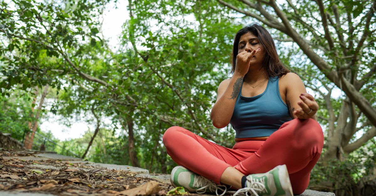 Beneficios del yoga facial y cómo empezar