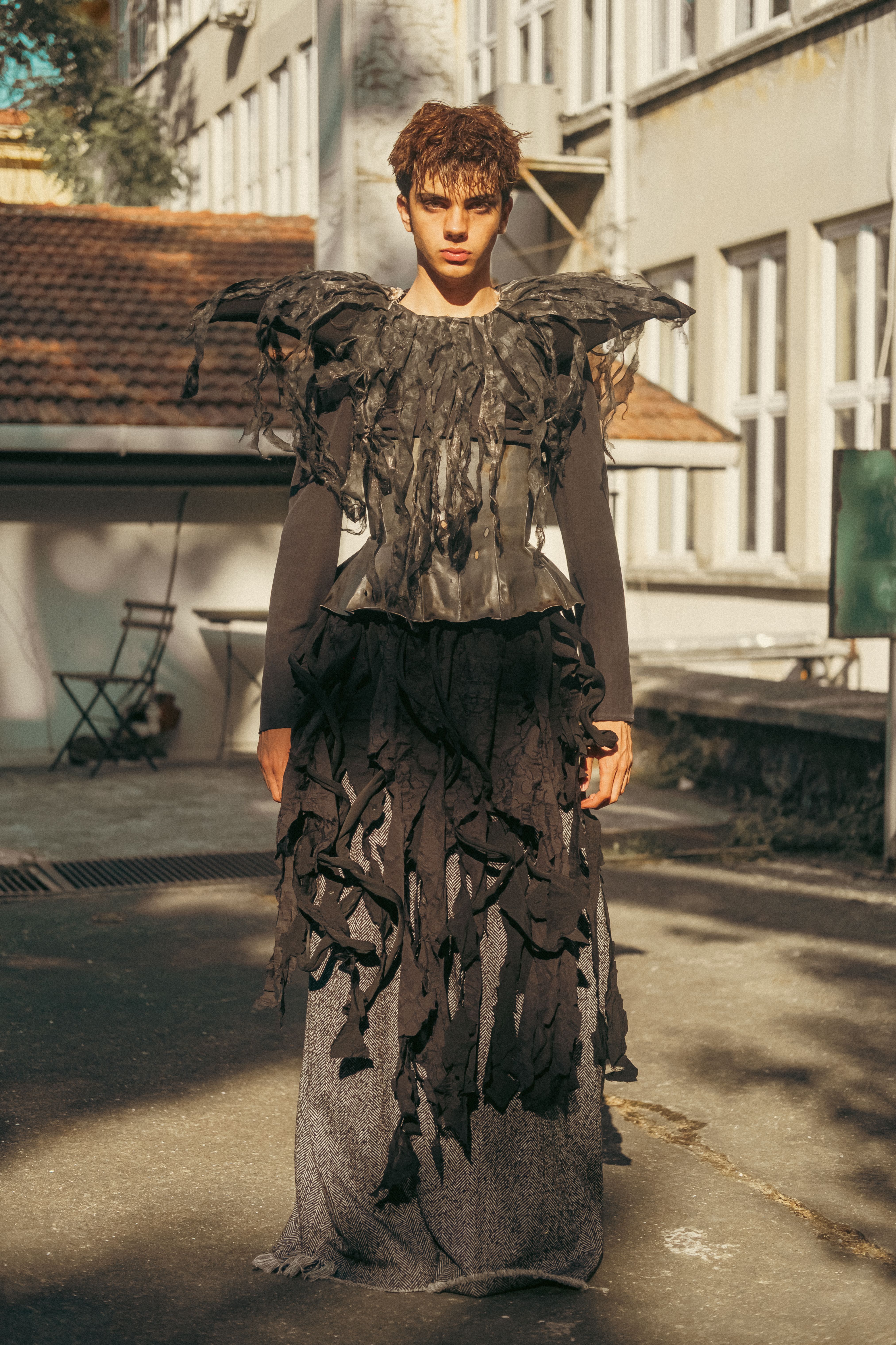 A striking model in avant-garde fashion poses outdoors in İstanbul, Türkiye.