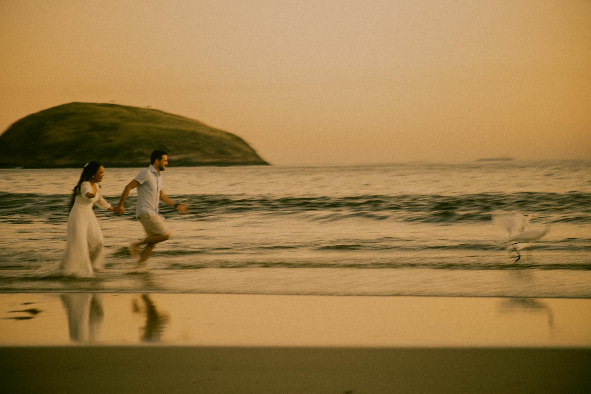 Broke Traveler'S Guide: How To See The World On A Budget 1 yellow sunset