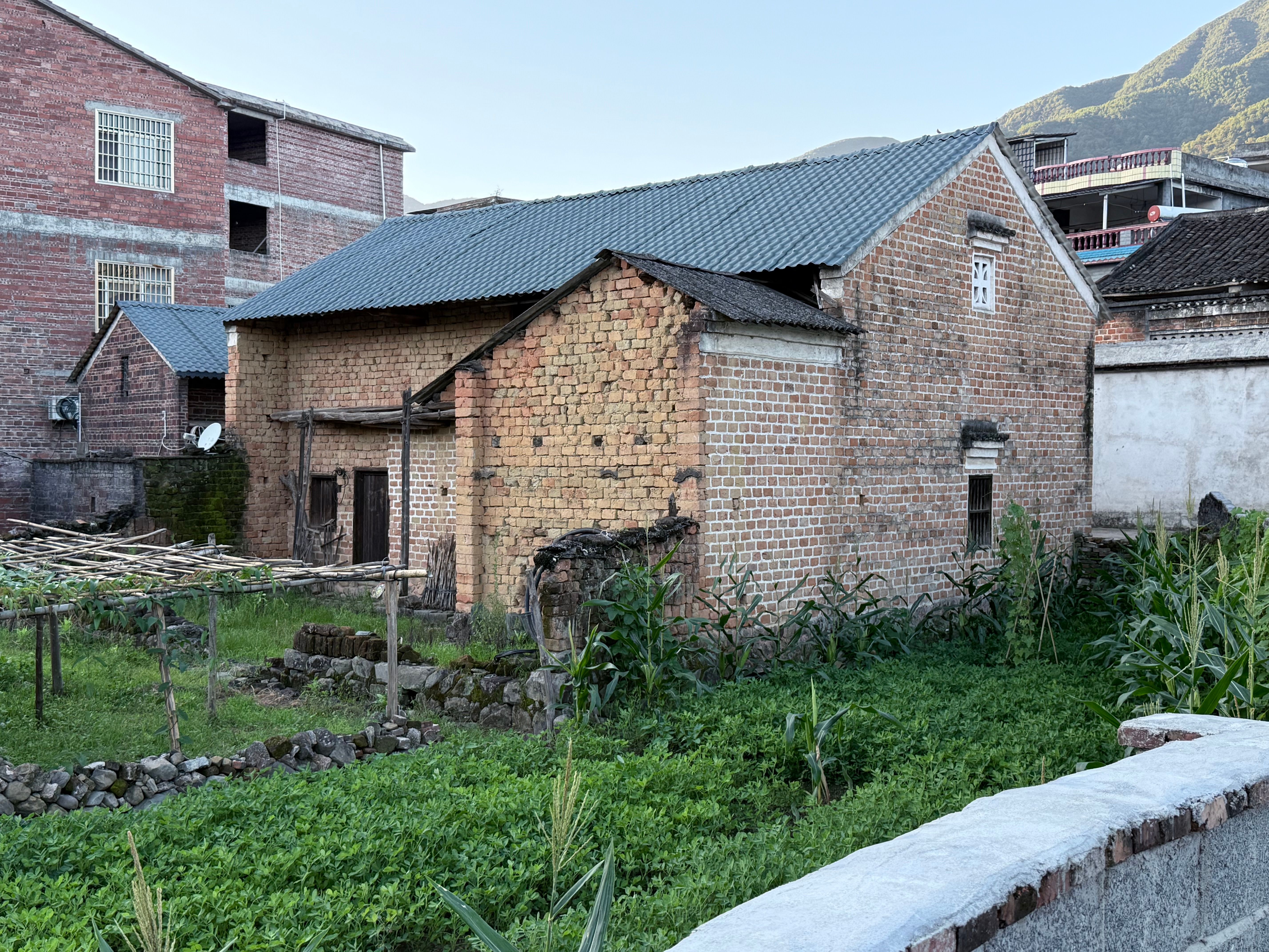 Traditional Brick House in Rural Countryside · Free Stock Photo