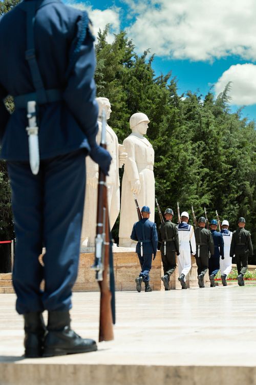 Free Soldiers in uniform marching during a ceremony at Anıtkabir, the mausoleum of Atatürk, in Ankara, Türkiye. Stock Photo