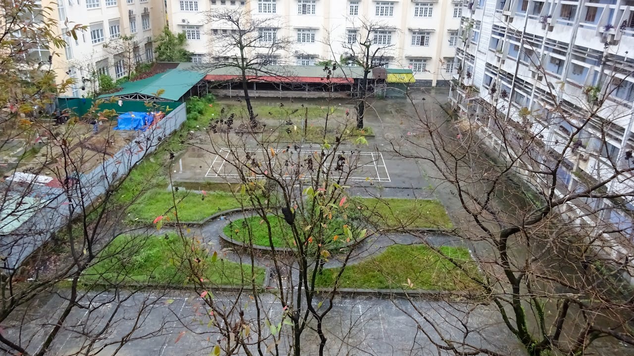 Trong tay thánh nữ có đời tôi