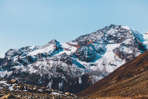 Montaña Cubierta De Nieve