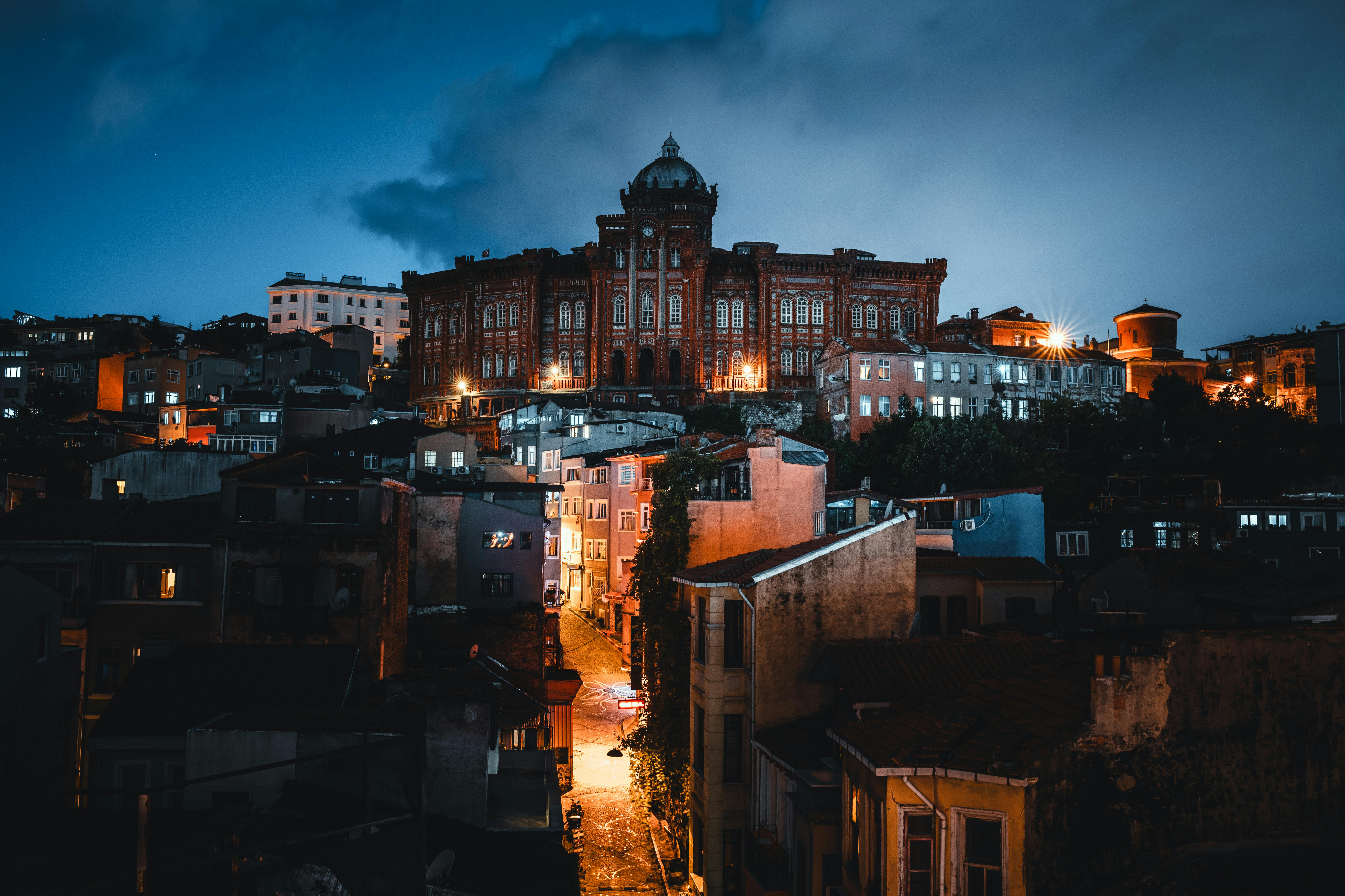Mengenal Balat District di Istanbul: Hidden Gem Berwarna-warni yang Wajib Dikunjungi