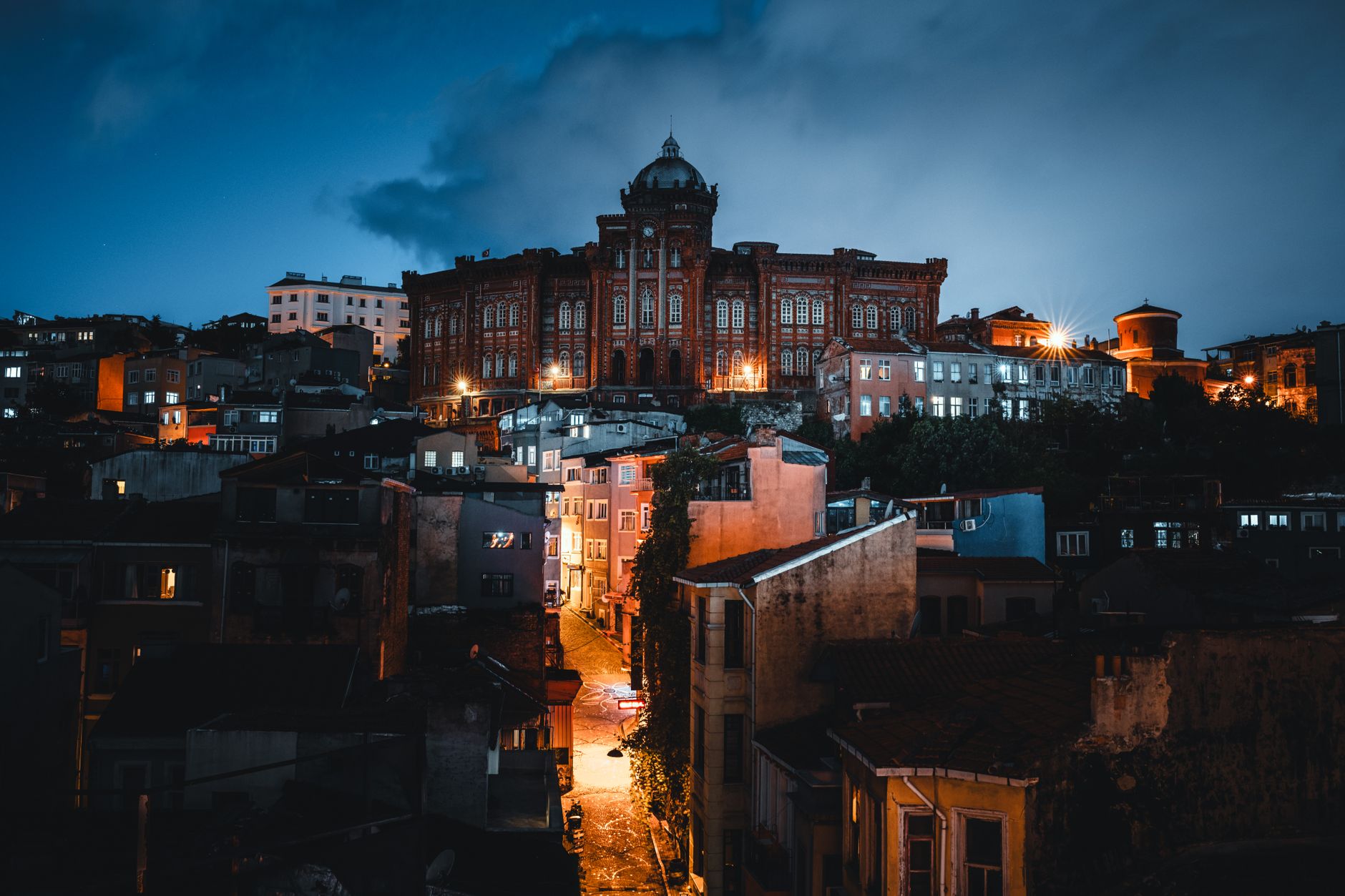 Mengenal Balat District di Istanbul: Hidden Gem Berwarna-warni yang Wajib Dikunjungi