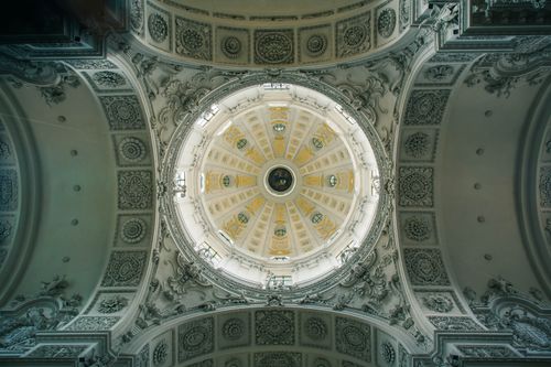 Free Stunning view of an ornate dome ceiling featuring intricate patterns and classic architecture. Stock Photo