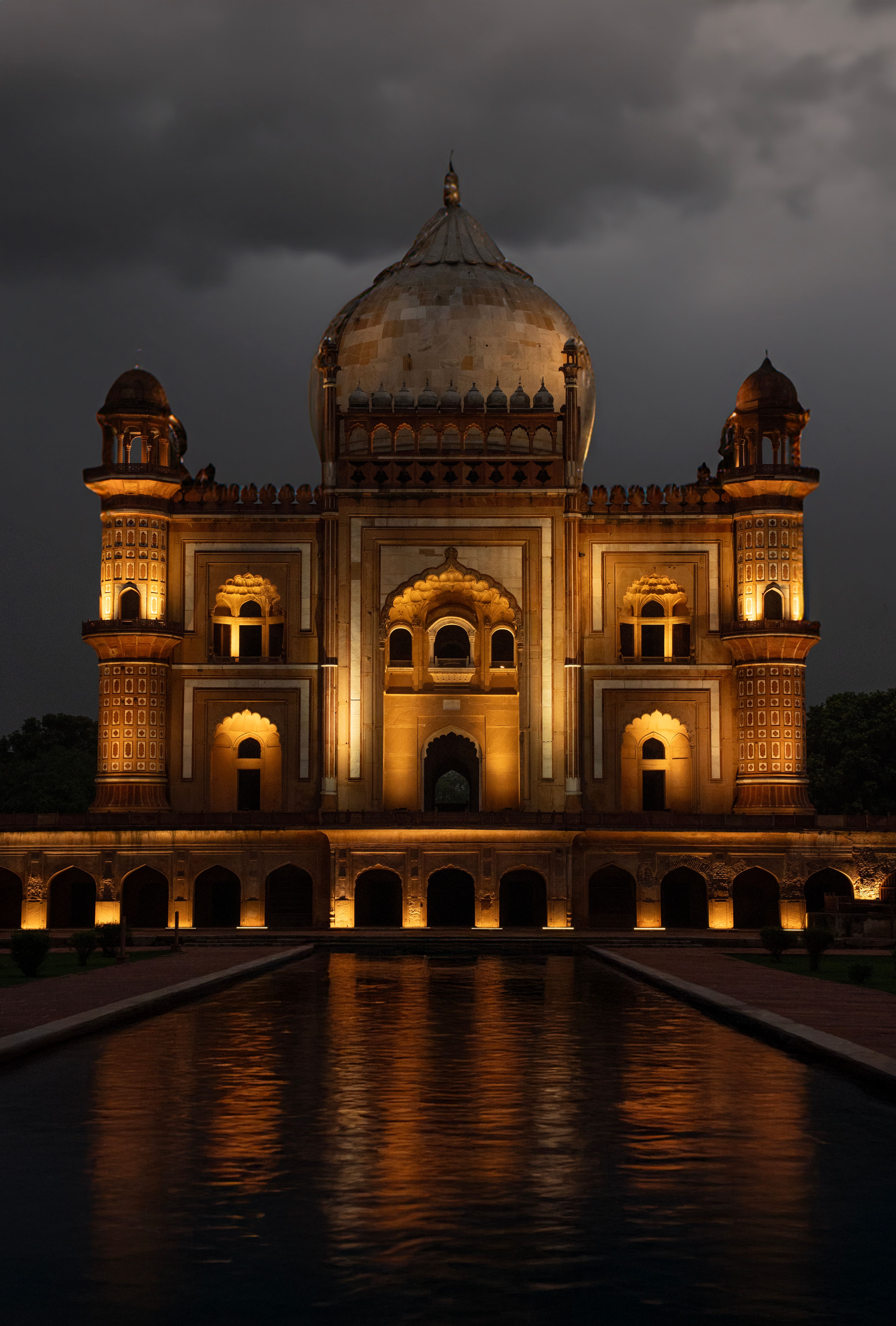 Dramatic Night View of Safdarjung Tomb in Delhi · Free Stock Photo