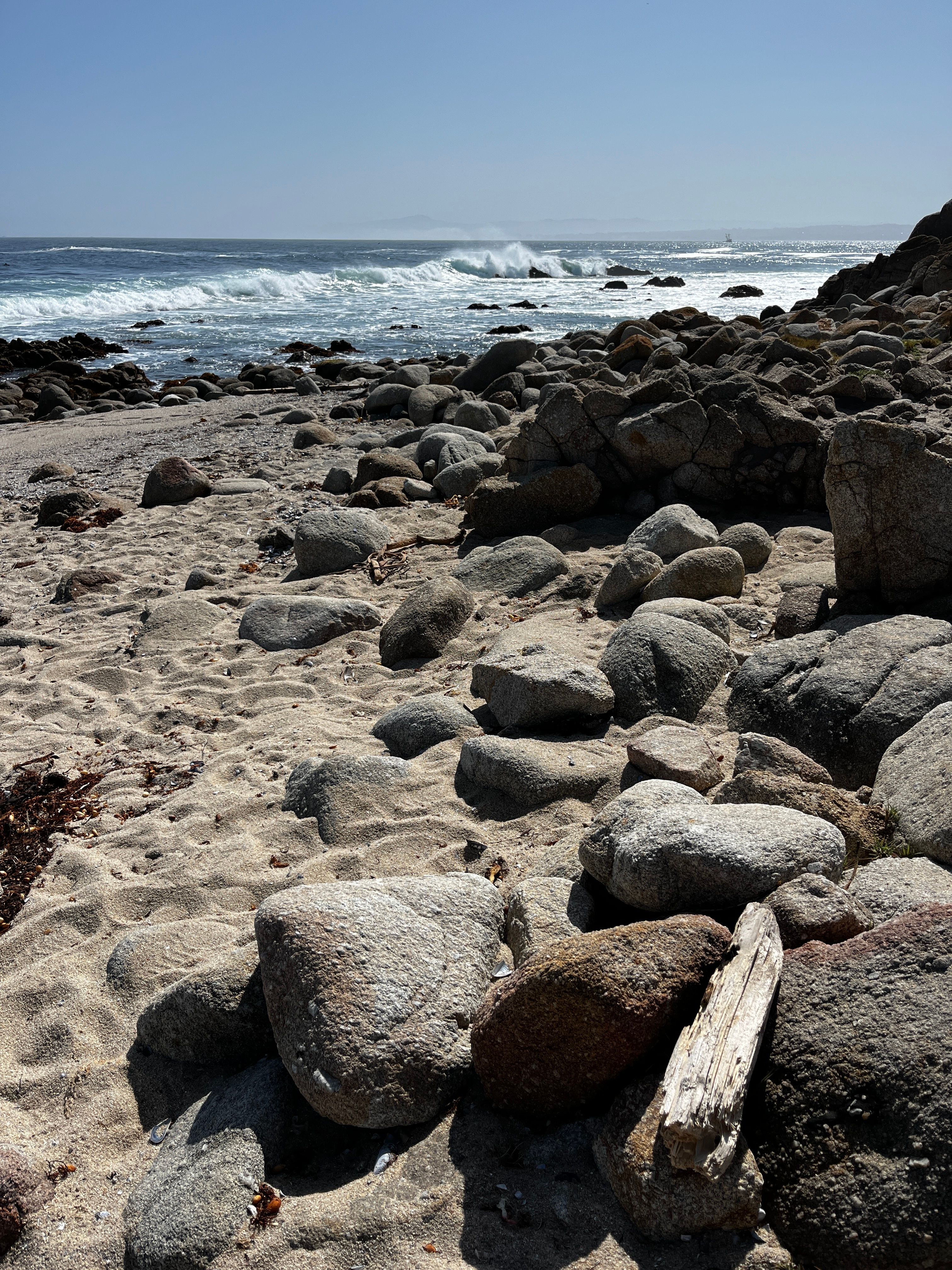 Rocky Beach with Ocean Waves During Daylight · Free Stock Photo