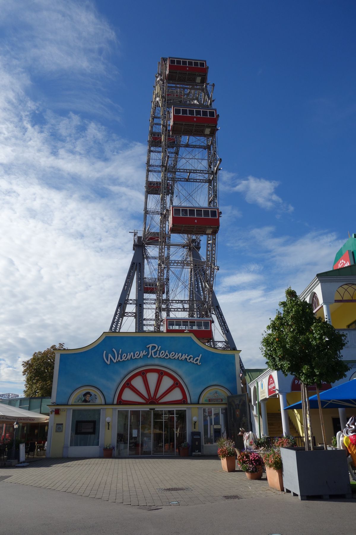 Unde te cazezi în Viena - Prater, roata panoramică Riesenrad