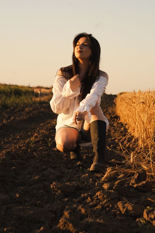 Sunset Portrait of Woman in Rustic Field · Free Stock Photo