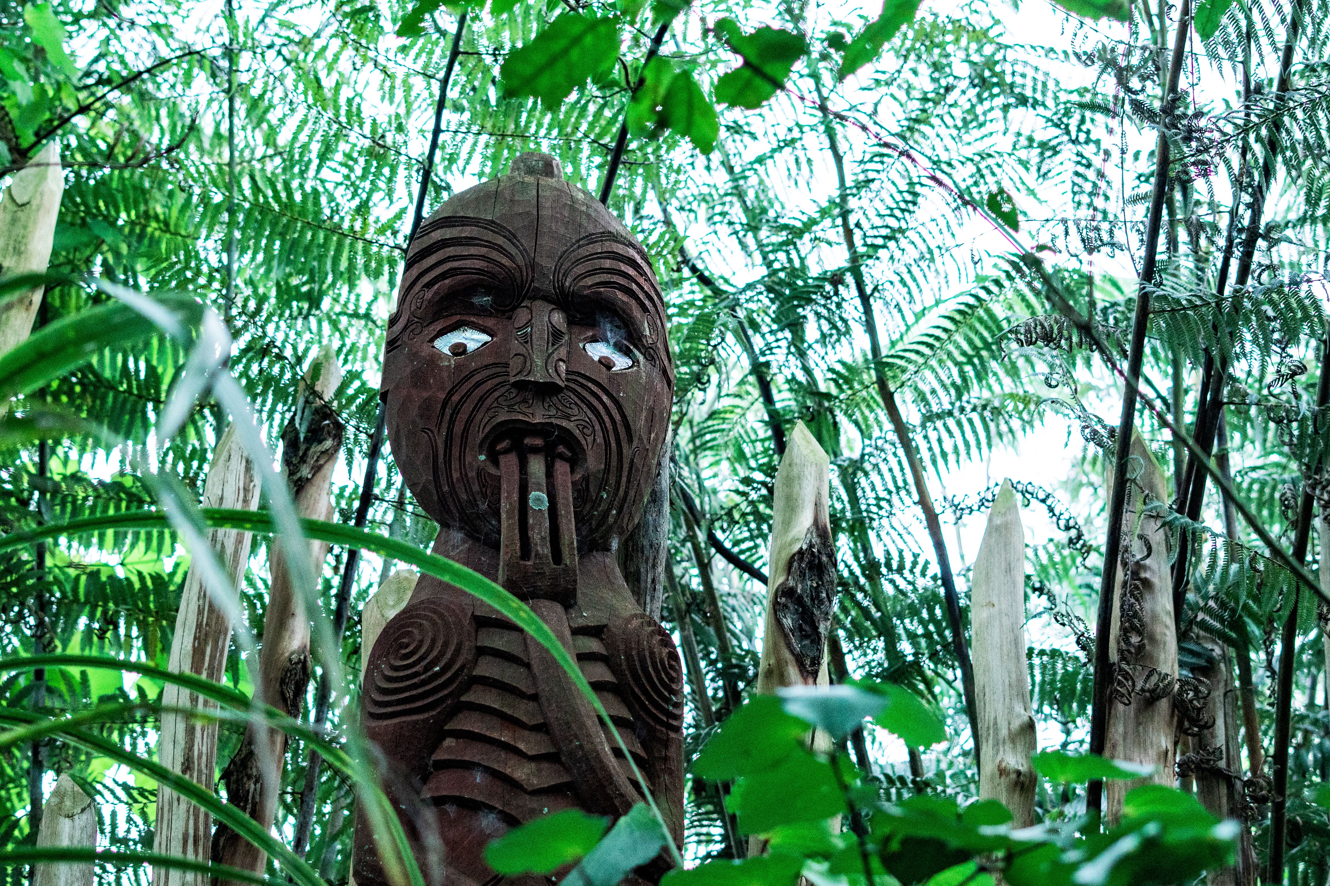 Red Maori Statue Under Blue Sky · Free Stock Photo