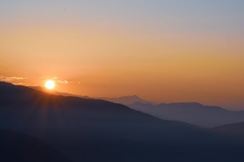 Foto d'estoc gratuïta de alba, horitzó, muntanyes
