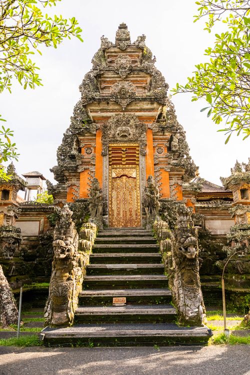 Free Beautiful entrance of a traditional Balinese Hindu temple adorned with intricate carvings and statues. Stock Photo