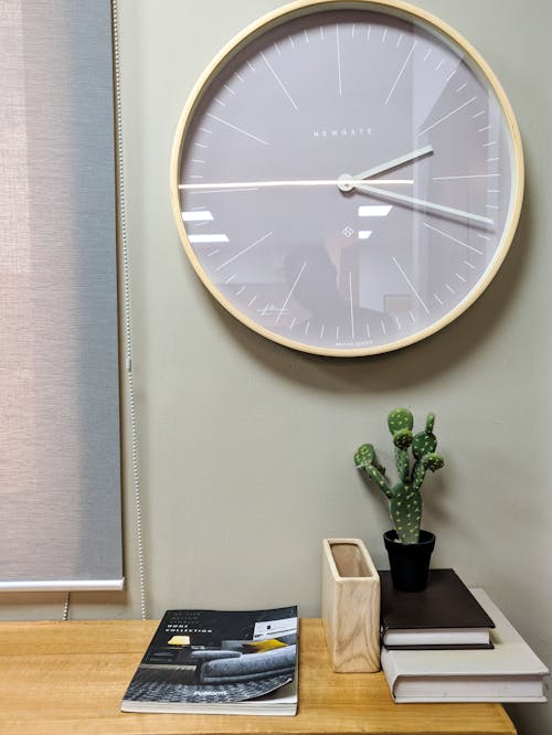 Foto profissional grátis de configuração, escritório, mostrador do relógio