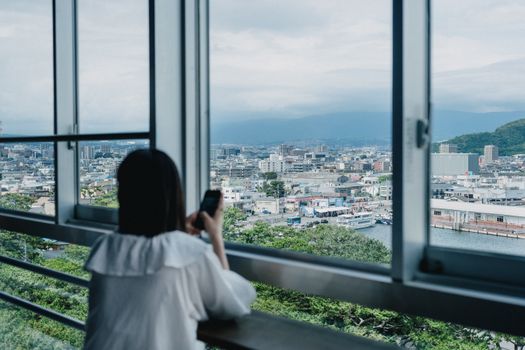 Ilustrasi Kenapa Latency Lebih Penting dari Throughput di Banyak Aplikasi? dalam artikel teknologi