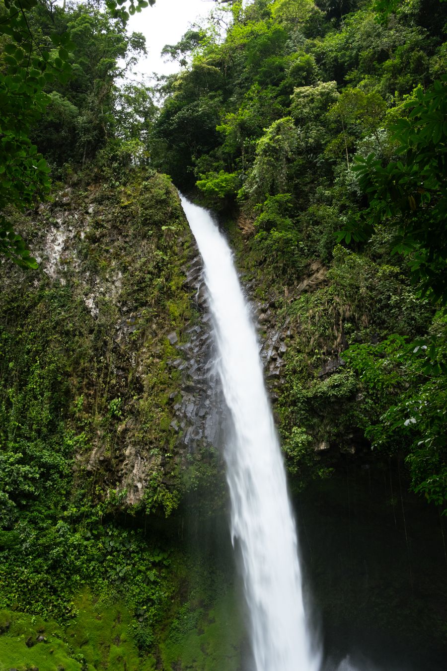 La Fortuna Waterfall cascade 75m piscine naturelle Costa Rica
