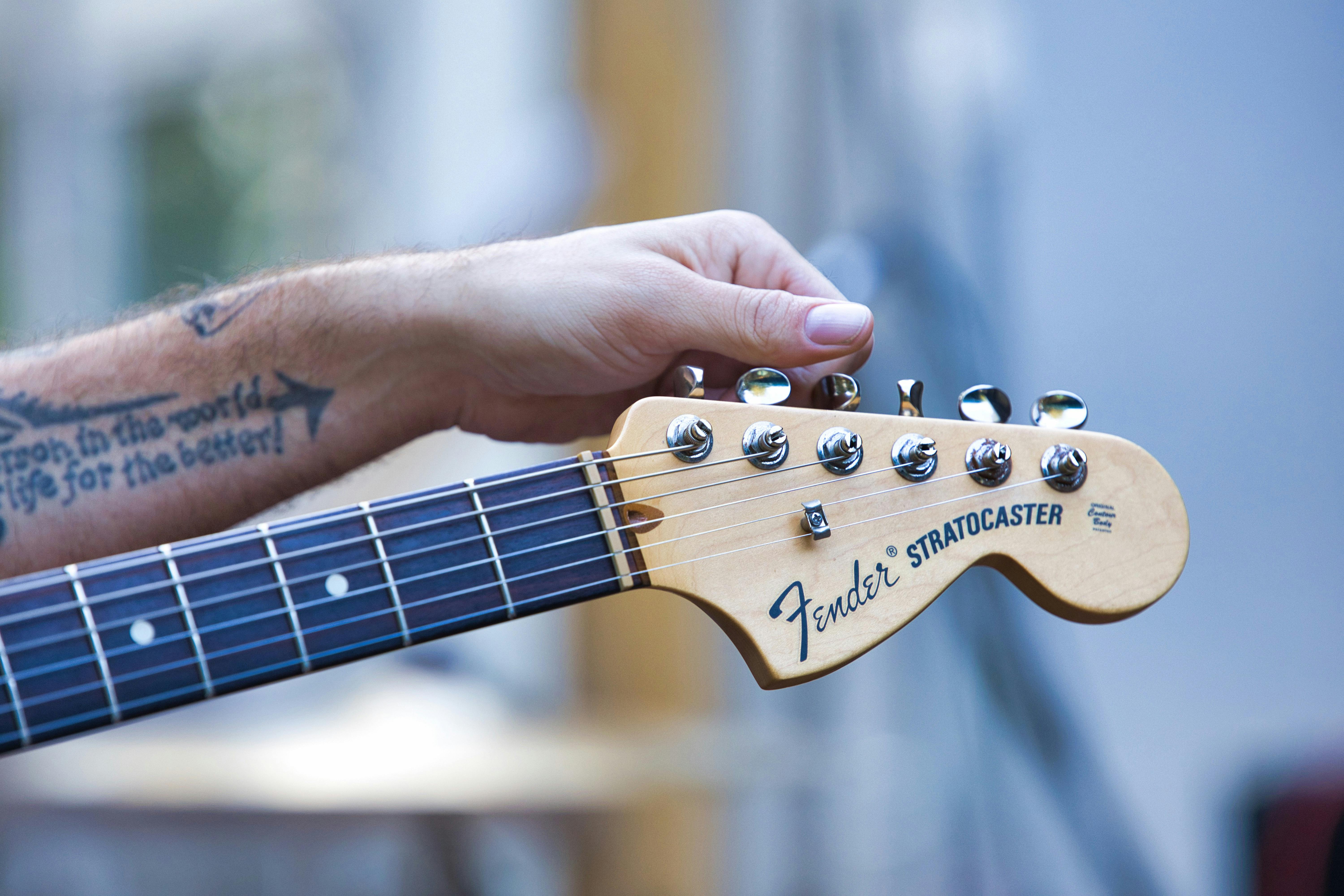 Stratocaster Humbucker Conversion with Coil‑Split and Treble‑Bleed Mod (2025 DIY Guide) - Guitar Modification & DIY guide