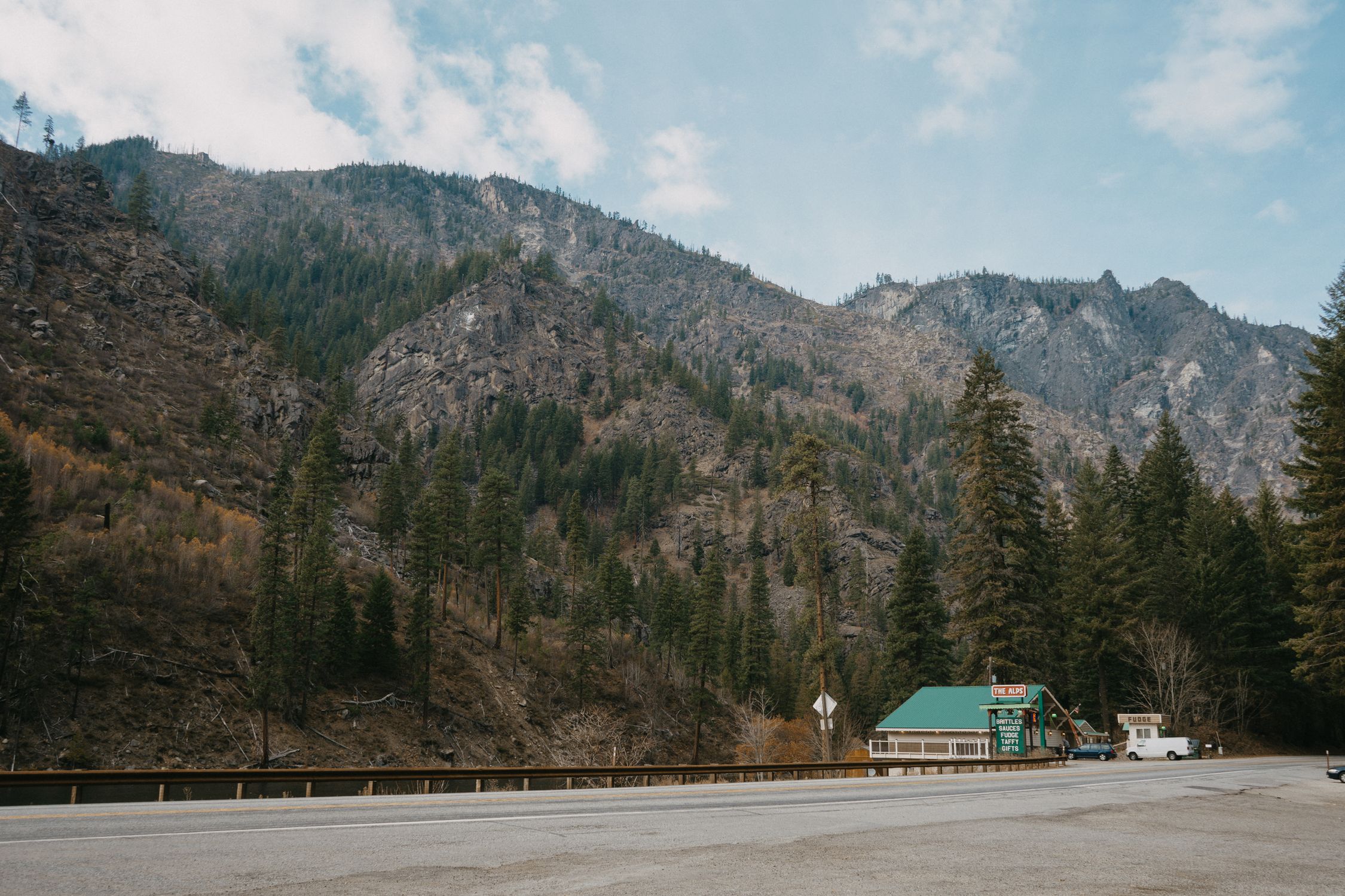 Picturesque mountain landscape in Leavenworth, Washington with a roadside diner.