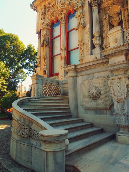 Free Beautifully carved marble staircase at historic landmark in Istanbul, Türkiye, showcasing intricate architectural details. Stock Photo