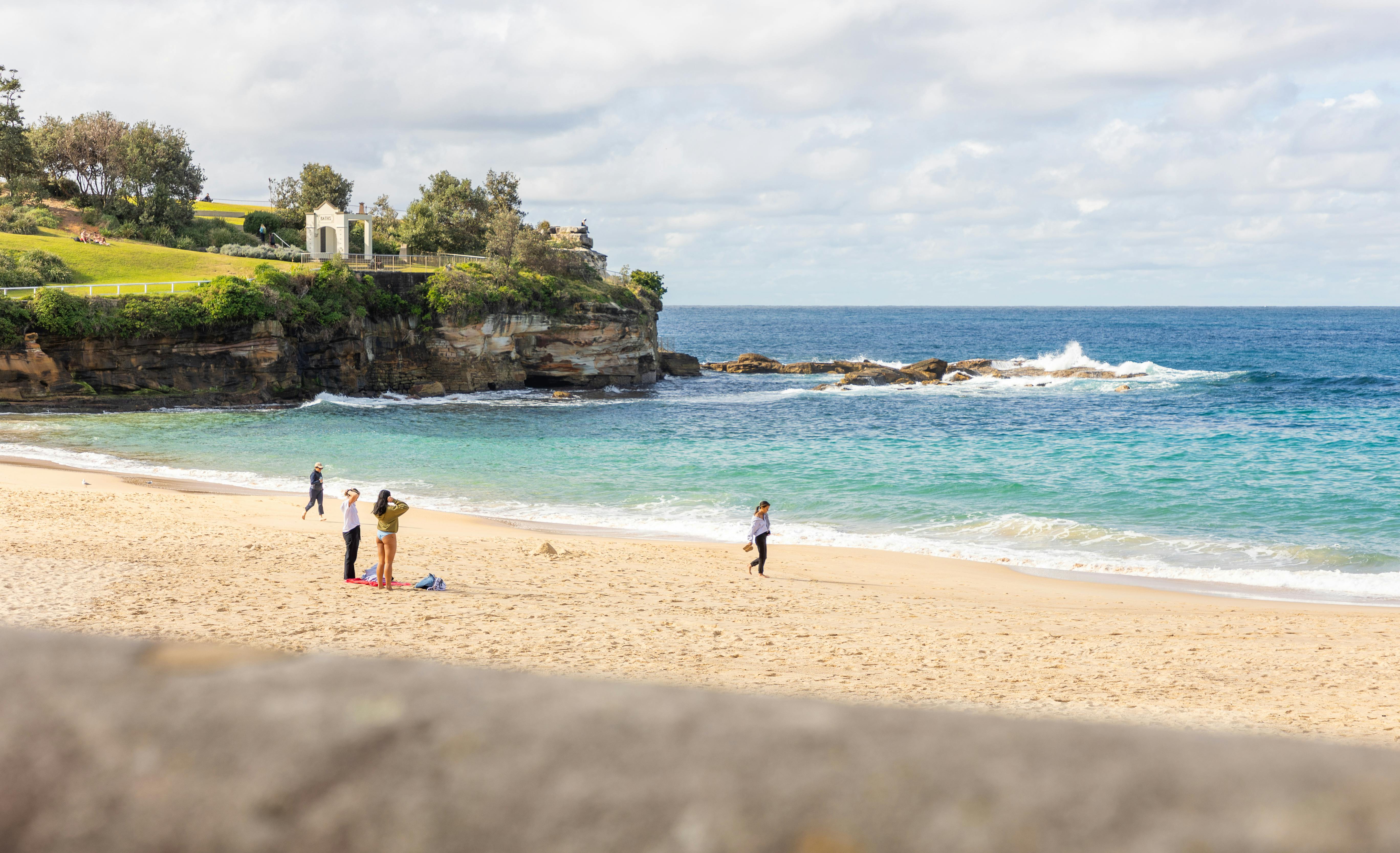 Holidaymakers warned over booking flights and hotels separately amid jet fuel crisis — Photo by Macourt Media on Pexels