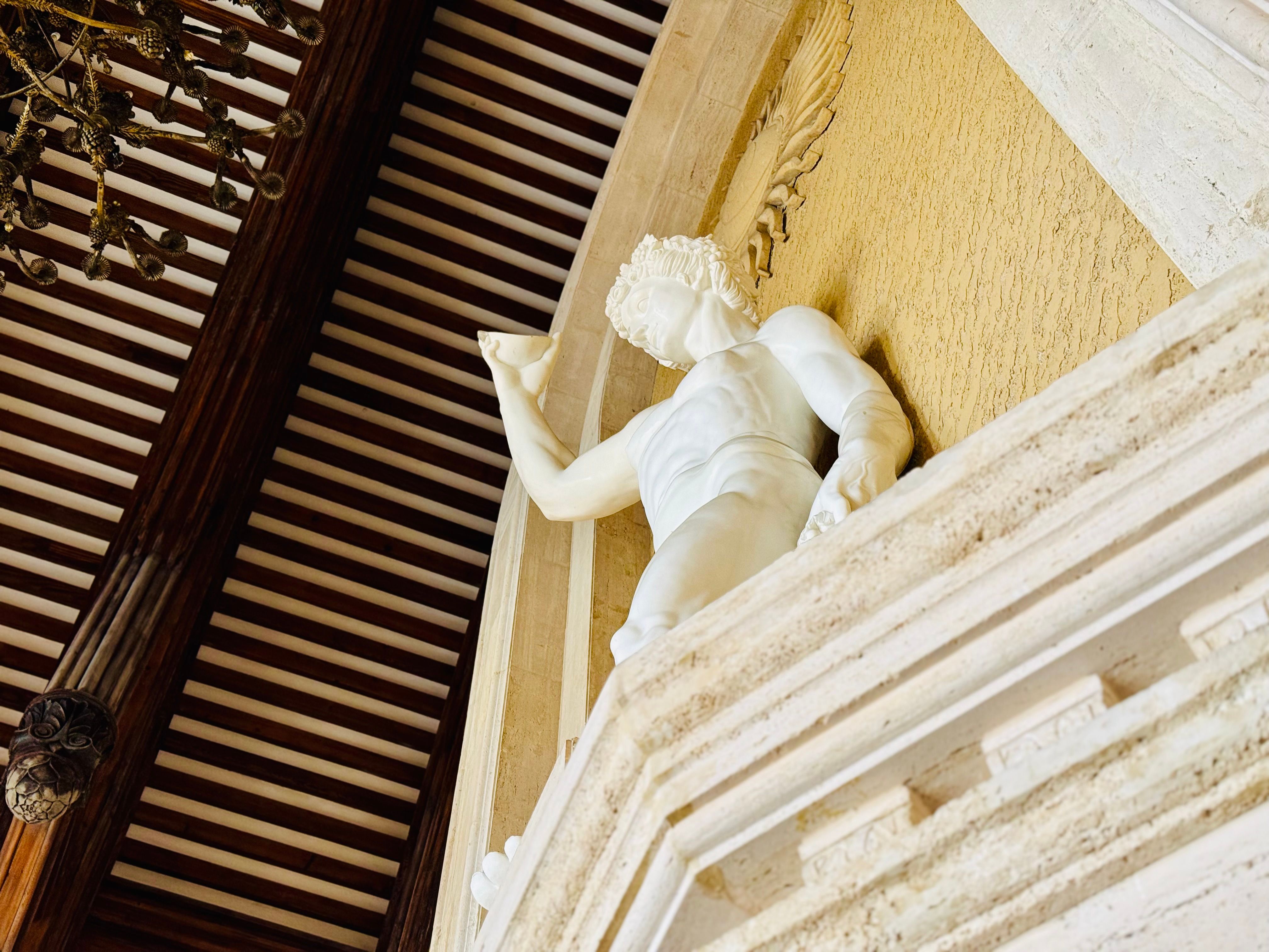 Elegant Marble Statue in Architectural Setting · Free Stock Photo