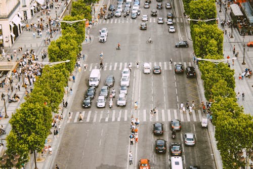 Photographie Aérienne De Voitures Sur Route