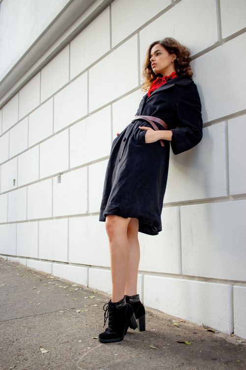 Free Woman in fashionable dress posing outdoors against a wall in São Paulo, Brazil. Stock Photo