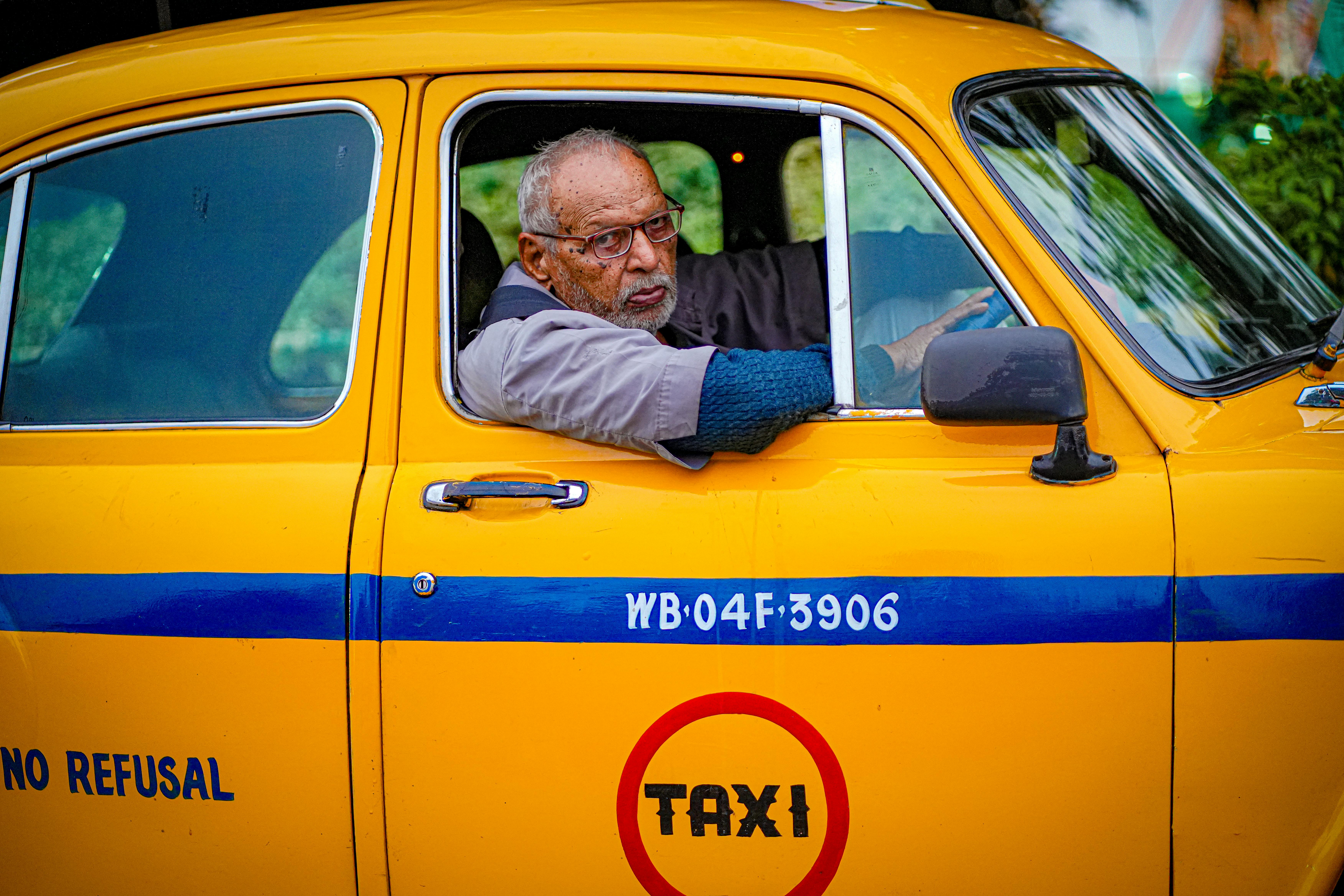 Why Hiring a Local Driver in Sri Lanka Can Enhance Your Eco-Tourism Experience