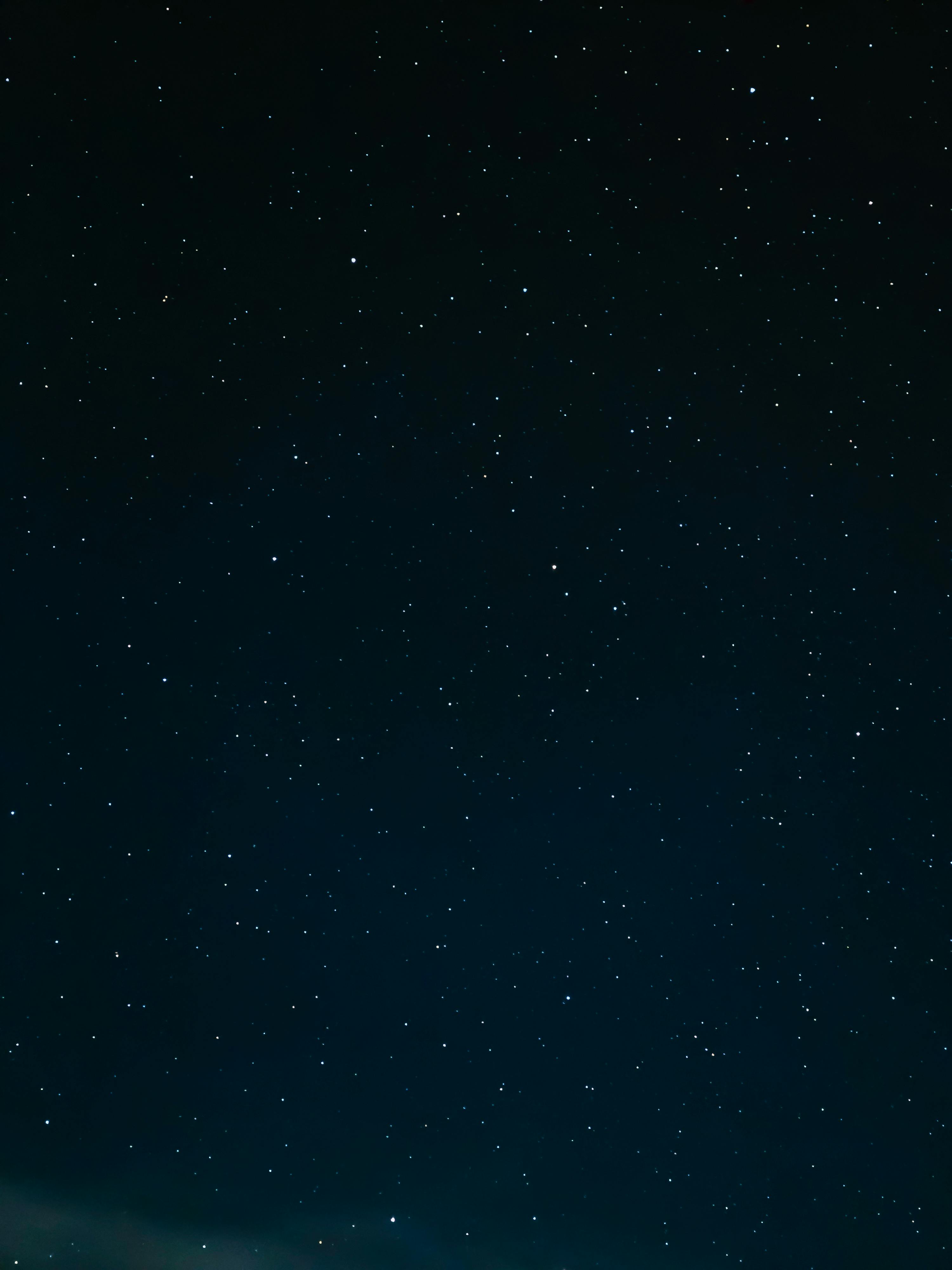 Bezpłatne Zapierające dech w piersiach nocne niebo pełne gwiazd, sfotografowane w Minas Gerais w Brazylii. Zdjęcie z galerii