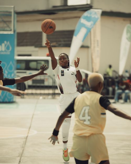Free A thrilling scene of a basketball game showcasing a player passing the ball energetically on an outdoor court. Stock Photo