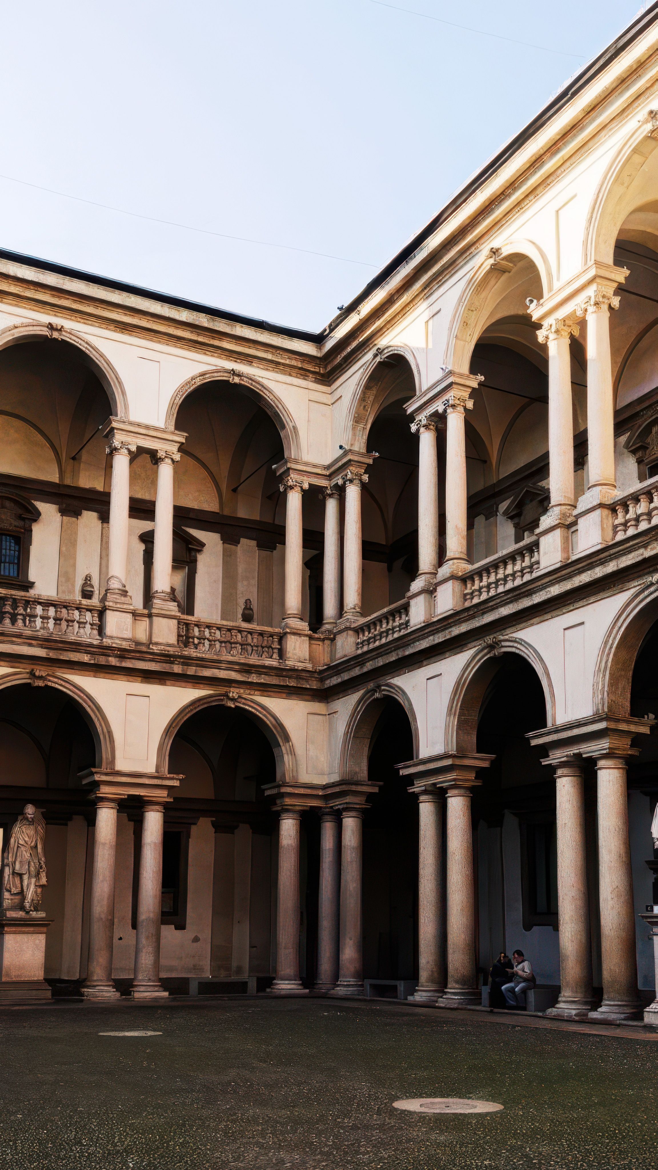 Renaissance Architecture Courtyard in Italy · Free Stock Photo