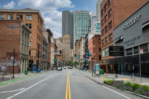 Free A clear day in downtown San Francisco showcasing urban architecture and empty streets. Stock Photo