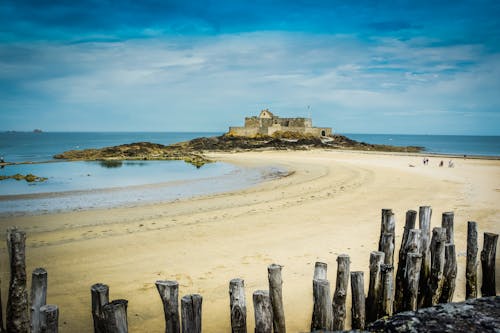 Foto profissional grátis de abandonado, castelo, céu bonito