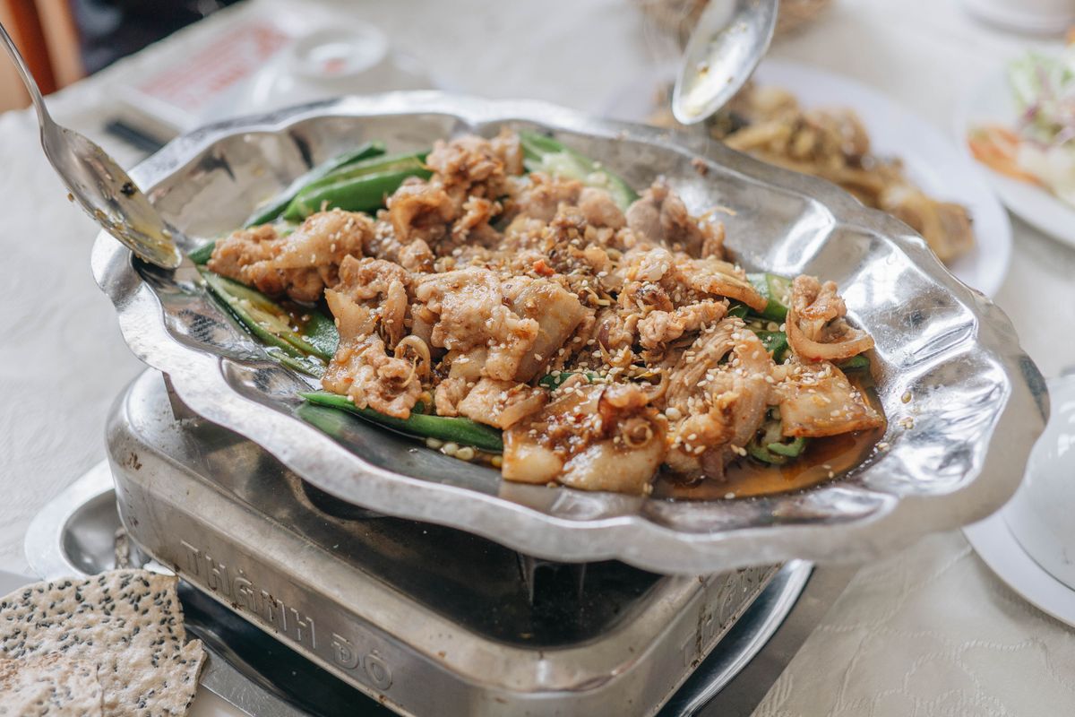 Porc sauté au wok, poivrons et cinq-épices