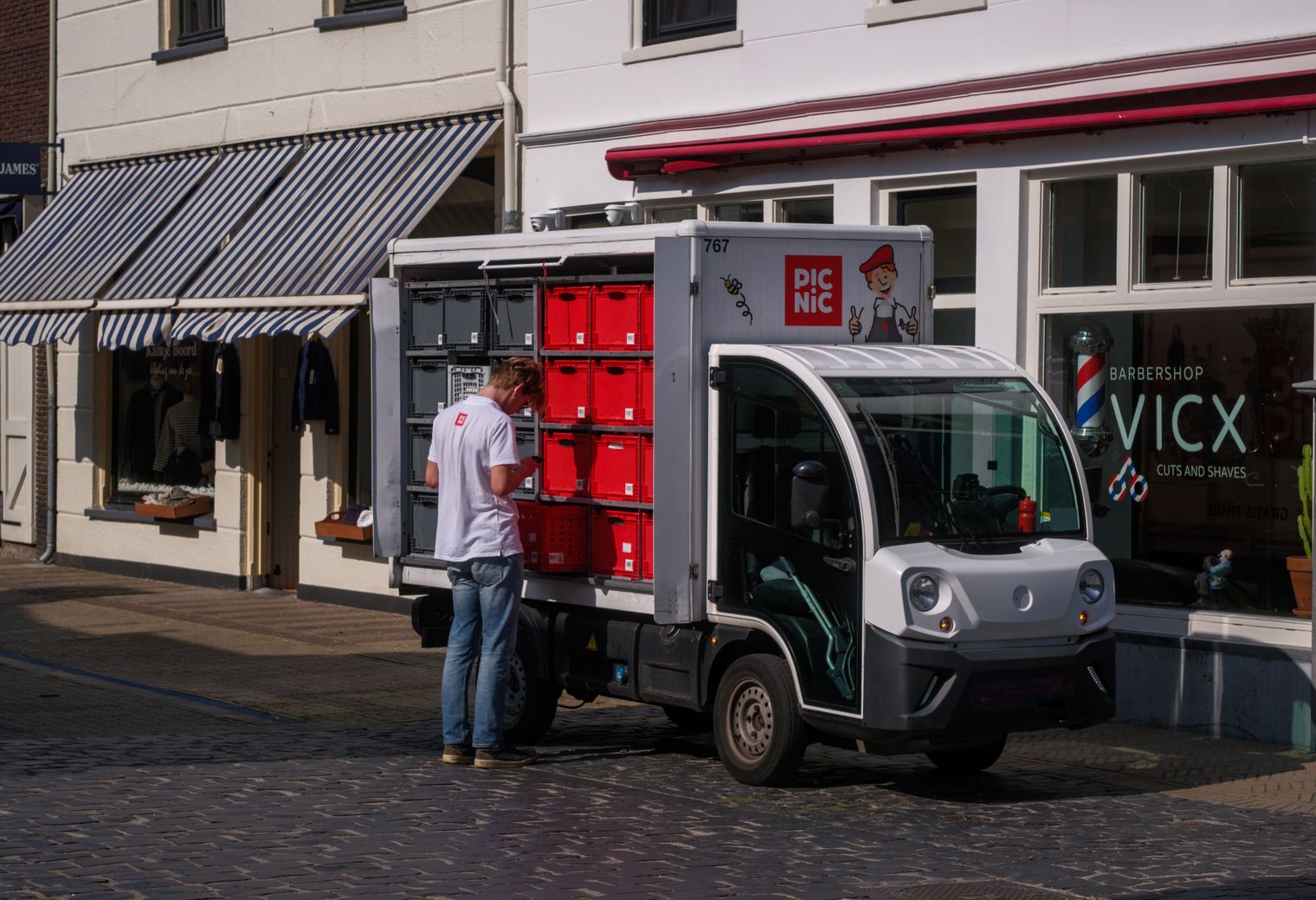 Rufford — man and van team loading a removal van