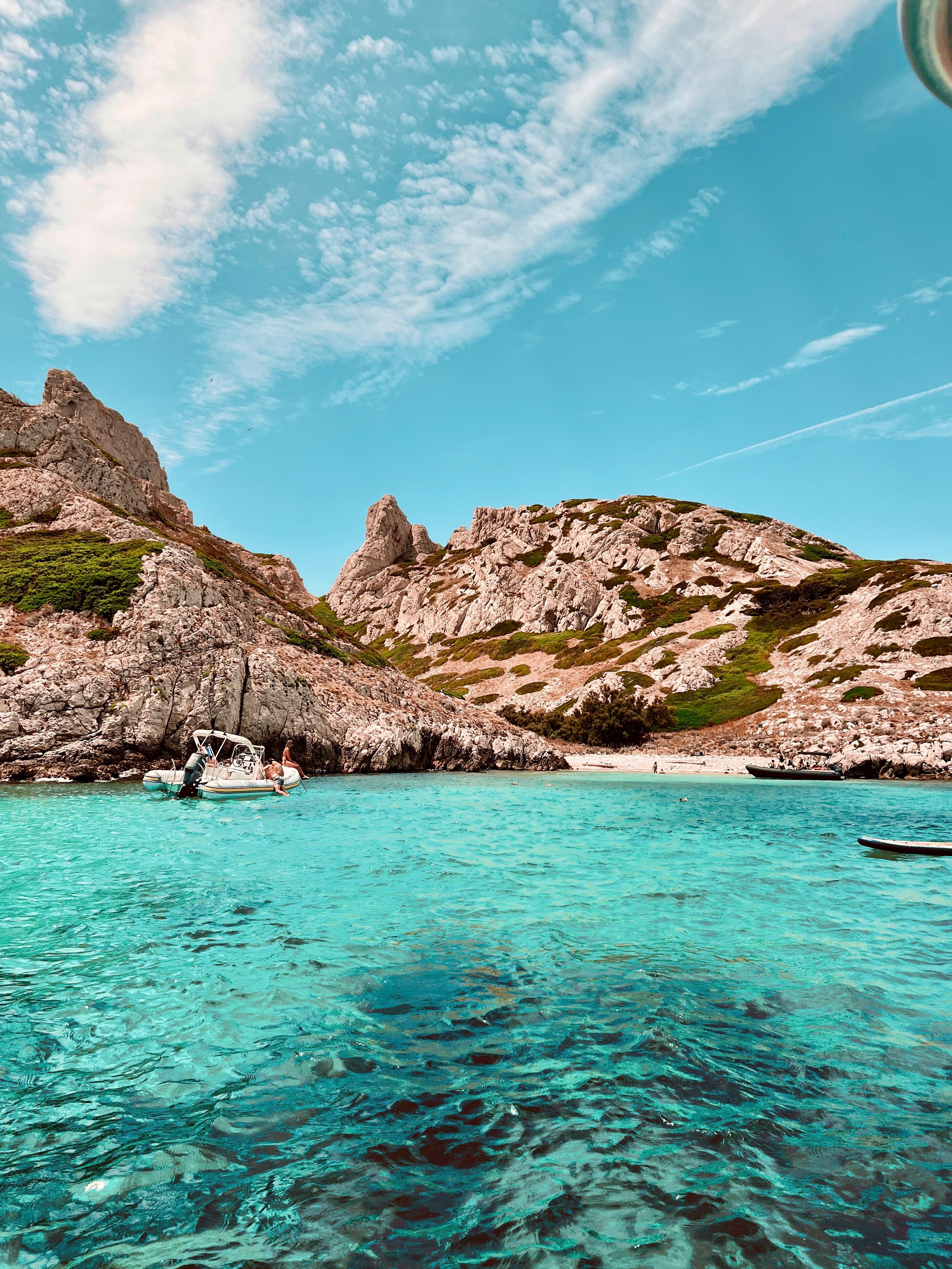 Vista Panorámica De La Costa De Rocky Island Cove En Verano · Foto de ...