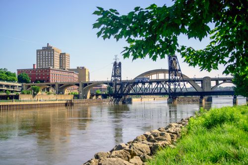 Free A scenic view of a train bridge over the Mississippi River in Saint Paul, Minnesota. Stock Photo
