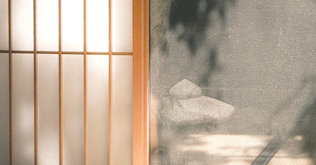 传统日式室内场景中的阳光 · 免费素材图片