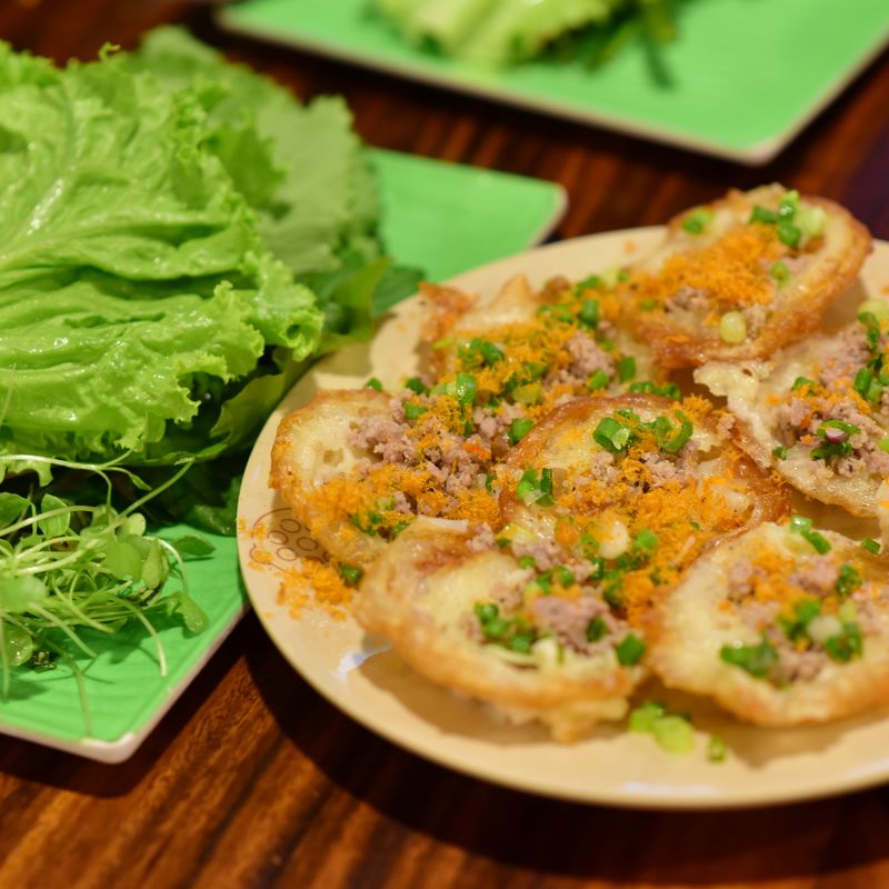 Vietnamese Bánh Cam (Sesame Fried Dough Balls)