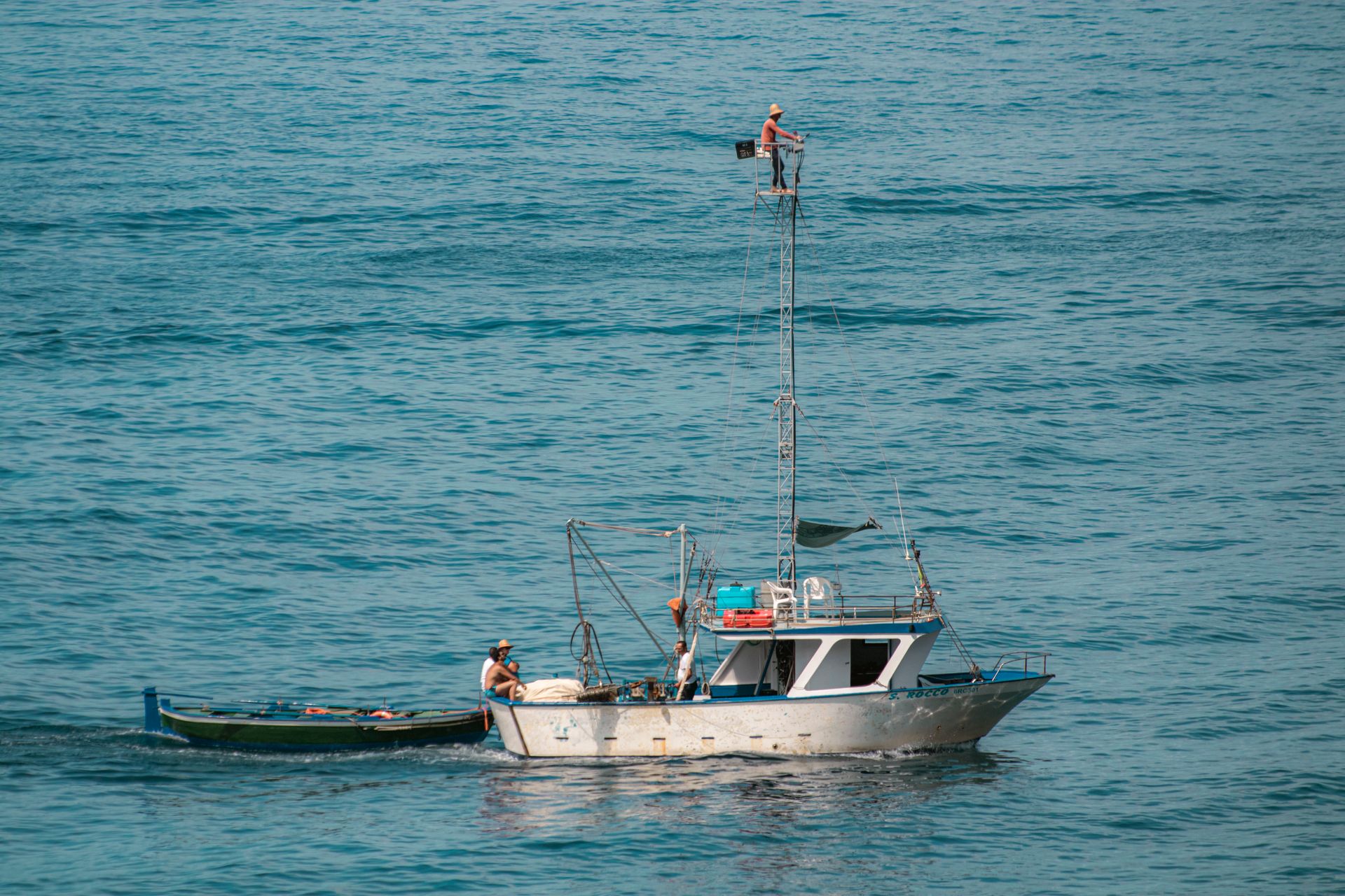 Embarcation maritime sur la Méditerranée et navigation