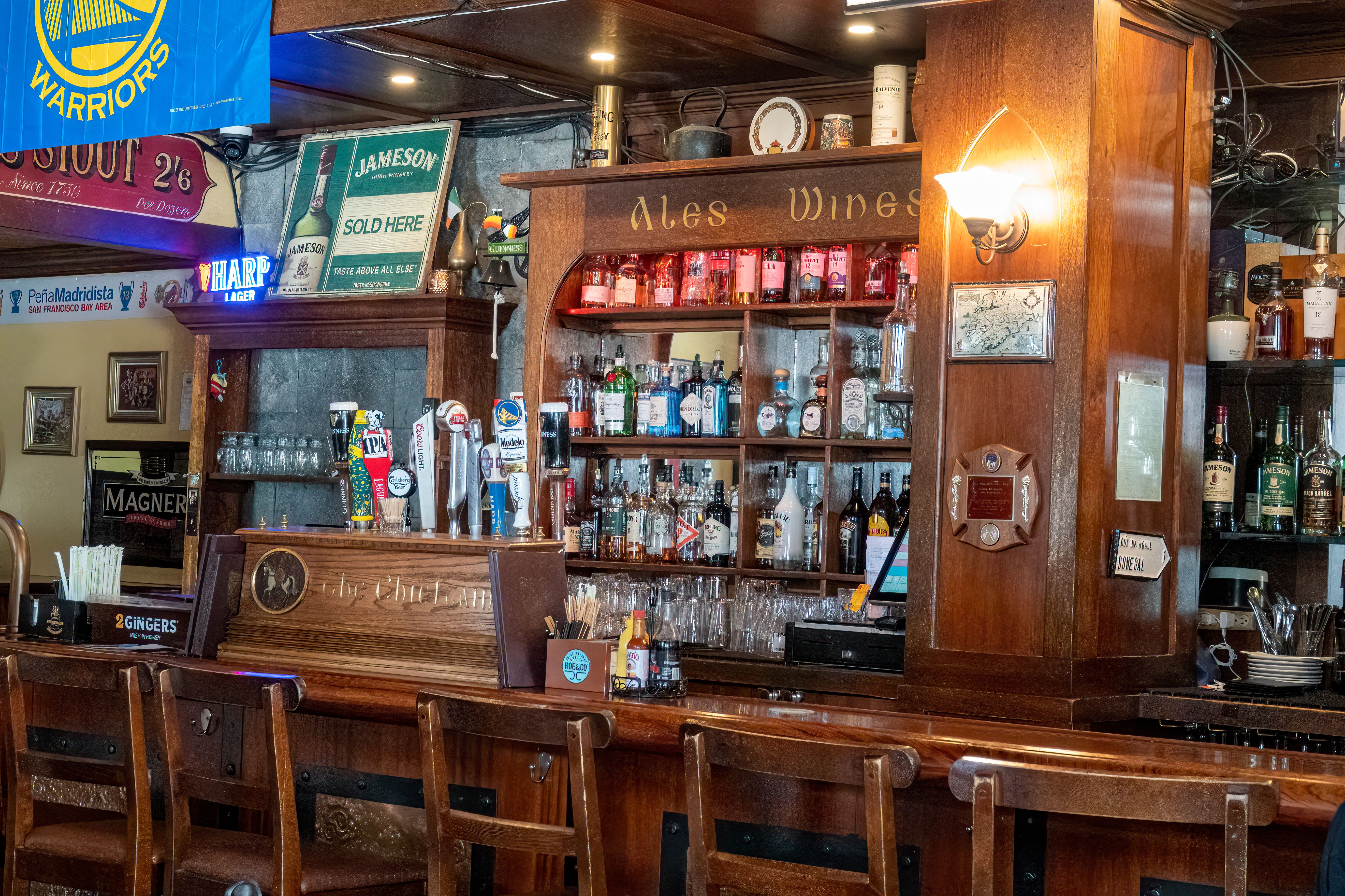 Mysig Irländsk Pubinredning I San Francisco Bar · Kostnadsfri bild