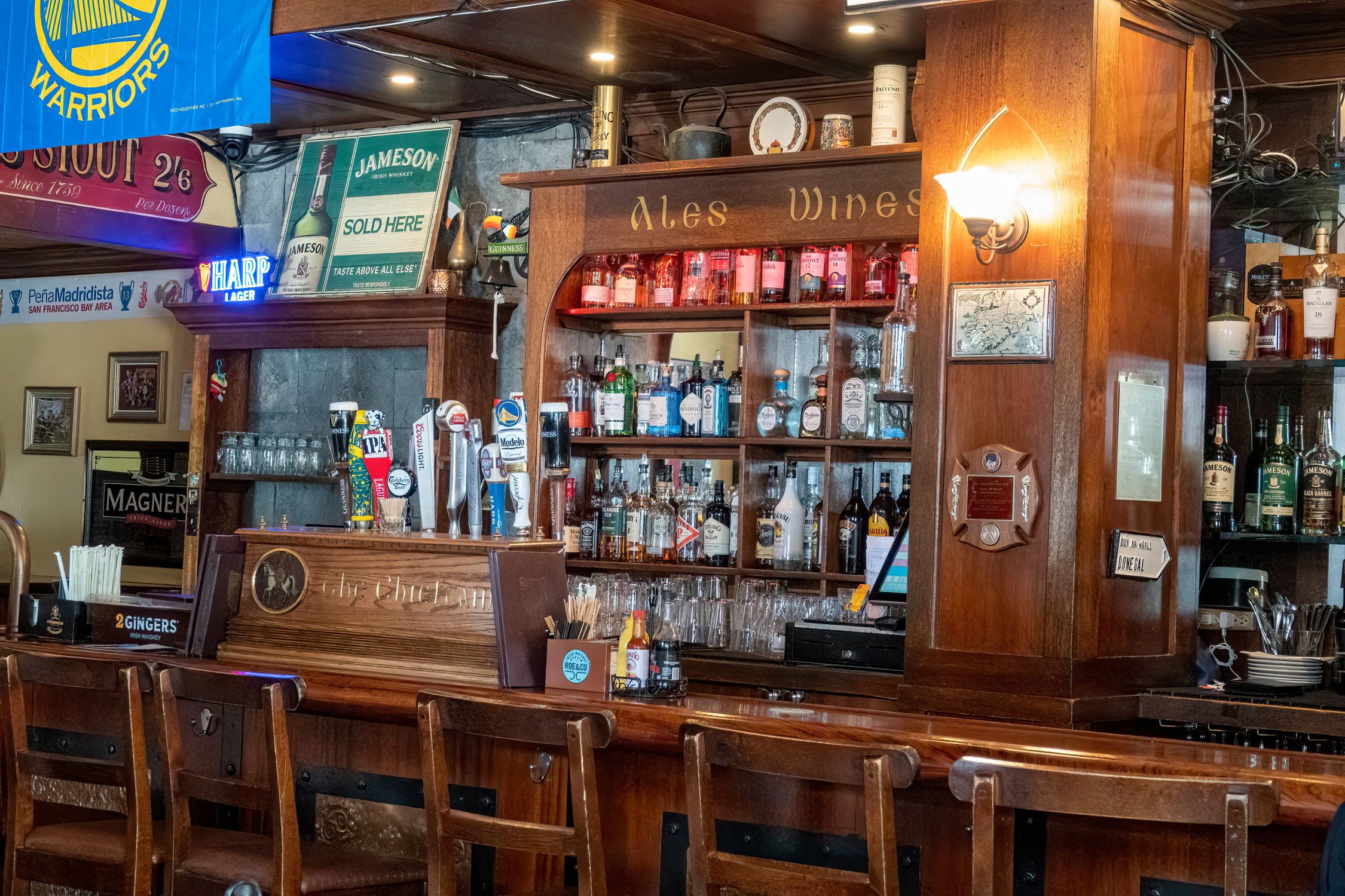 Mysig Irländsk Pubinredning I San Francisco Bar · Kostnadsfri bild