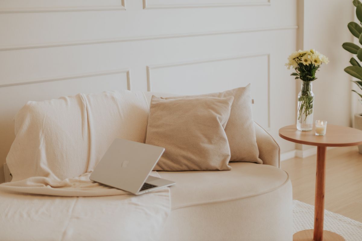 ebay and marketplace delivery in Quorn — Loaded properly: blankets, straps and a plan in Quorn