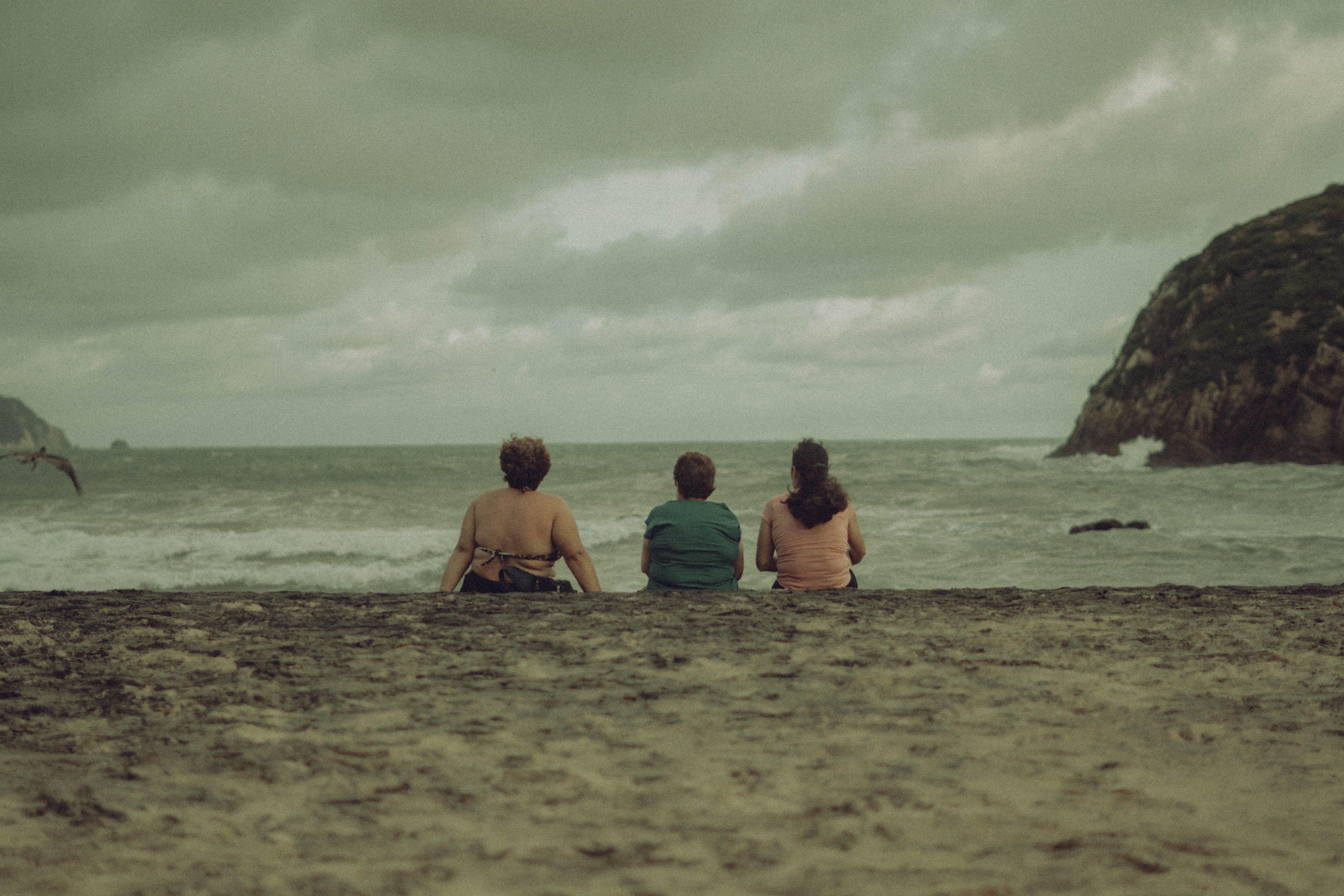 Group Of People At The Beach Photos, Download The BEST Free Group Of ...