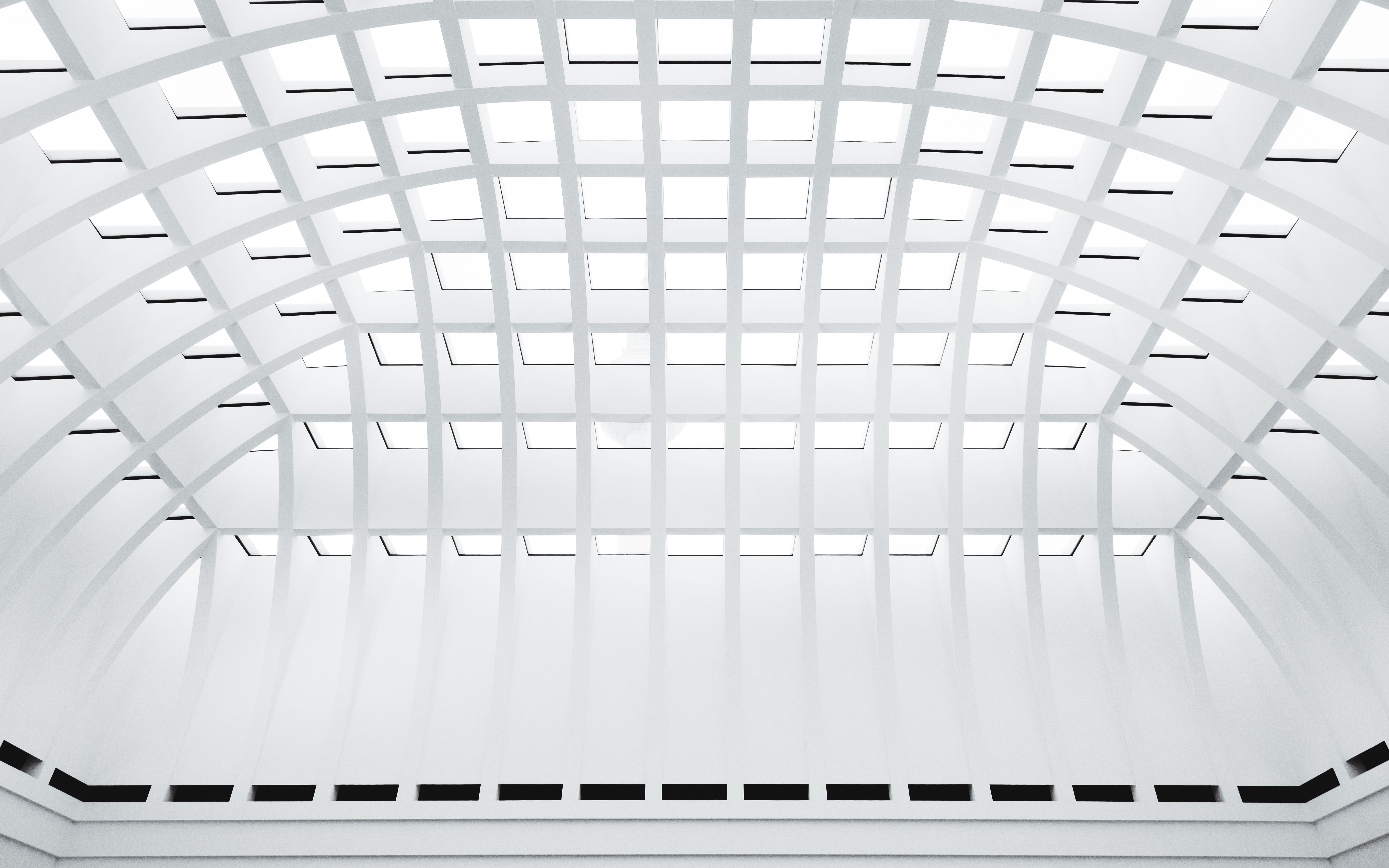 Minimalist shot of a modern arched roof structure in Berlin, Germany, showcasing symmetry and elegance.