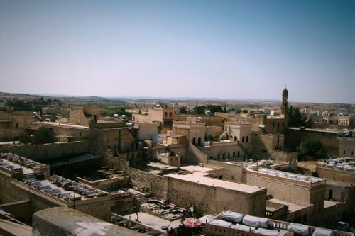 Free Panoramic view of historic Middle Eastern city architecture under a clear sky. Stock Photo